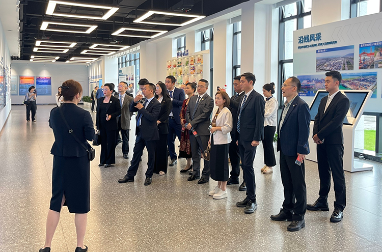 Tiến sĩ Nguyễn Thị Lan-Chủ tịch Hội Thương Mại Doanh nghiệp Việt Nam-Trung Quốc/Chủ tịch Hội người Việt Nam tại Trùng Khánh và Tứ Xuyên tham dự Hội nghị đầu tư thương mại ASEAN- Shapingba Trùng Khánh lần thứ 2 Tiến sĩ Nguyễn Thị Lan-Chủ tịch Hội Thương Mại Doanh nghiệp Việt Nam-Trung Quốc/Chủ tịch Hội người Việt Nam tại Trùng Khánh và Tứ Xuyên tham dự Hội nghị đầu tư thương mại ASEAN- Shapingba Trùng Khánh lần thứ 2