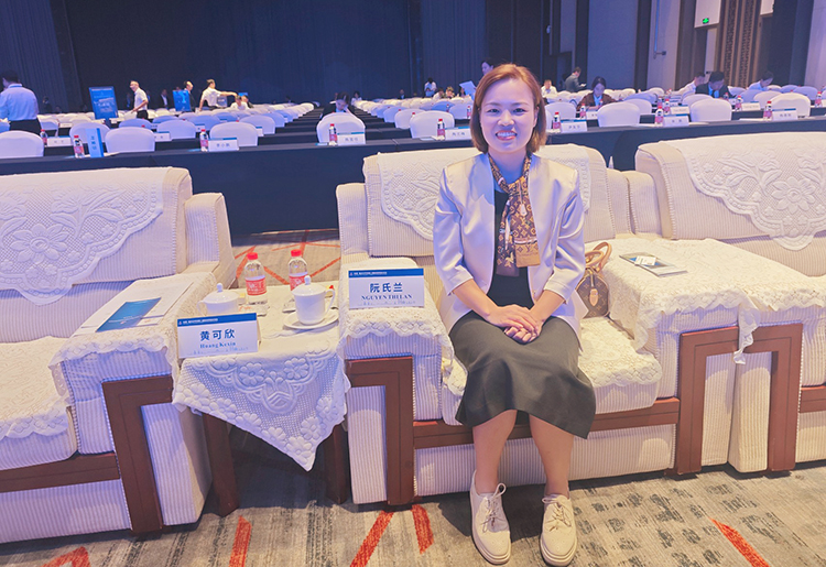 Tiến sĩ Nguyễn Thị Lan-Chủ tịch Hội Thương Mại Doanh nghiệp Việt Nam-Trung Quốc/Chủ tịch Hội người Việt Nam tại Trùng Khánh và Tứ Xuyên, Chủ tịch Nguyễn Thị Lan Tiến sĩ Nguyễn Thị Lan-Chủ tịch Hội Thương Mại Doanh nghiệp Việt Nam-Trung Quốc/Chủ tịch Hội người Việt Nam tại Trùng Khánh và Tứ Xuyên, Chủ tịch Nguyễn Thị Lan